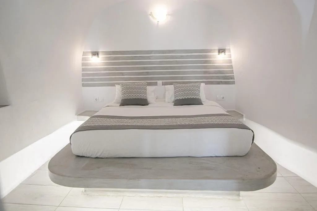 Room, Vogue Suites, Santorini