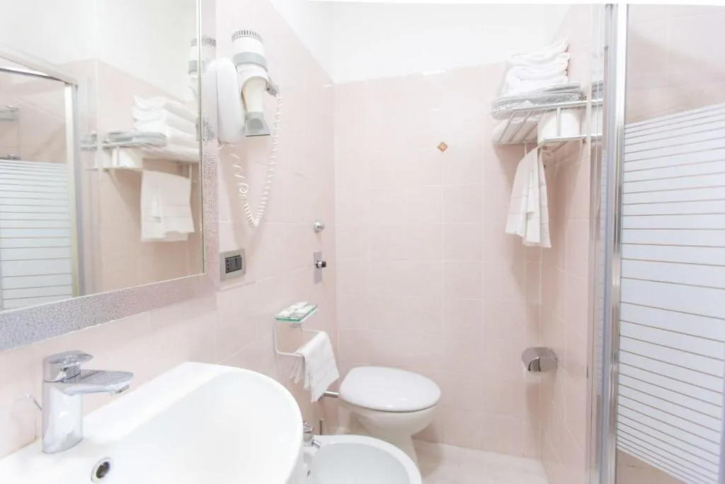 Room, Hotel Piacenza, Milan