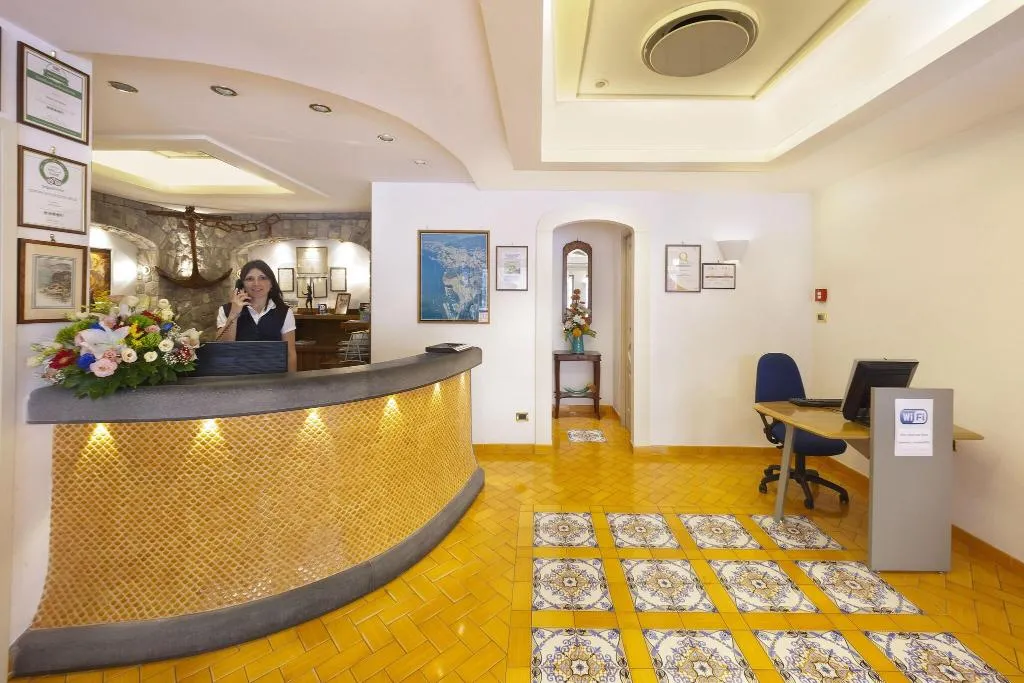 Lobby, Del Mare, Naples