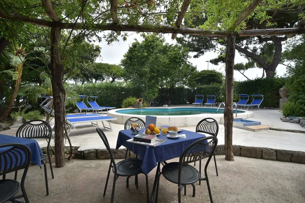 Pool, Albergo Italia, Naples