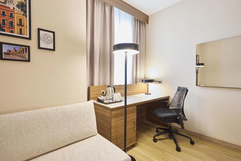 DOUBLE KING SIZE BED Room, Hilton Garden Inn Sevilla, Seville