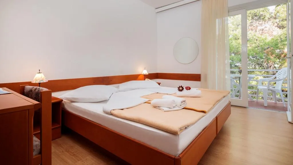 Room CLASSIC TWO DOUBLE BEDS Room, Fontana Resort, Split