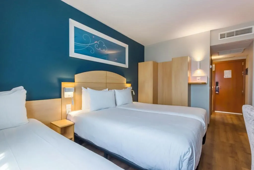 TRIPLE STANDARD Room, Travelodge Madrid Alcala de Henares, Madrid