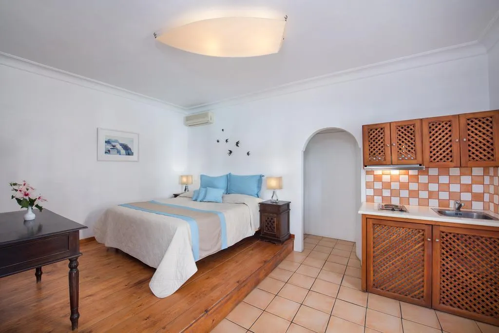 STUDIO STANDARD Room, Meltemi Suites, Santorini
