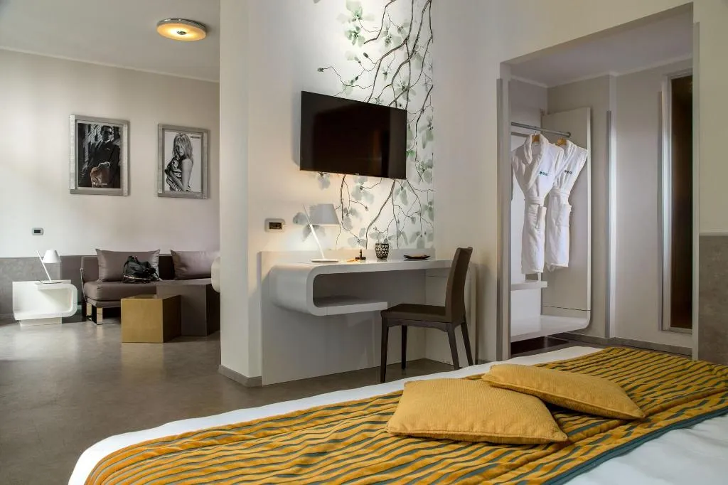 Room, Montenapoleone Suites, Milan