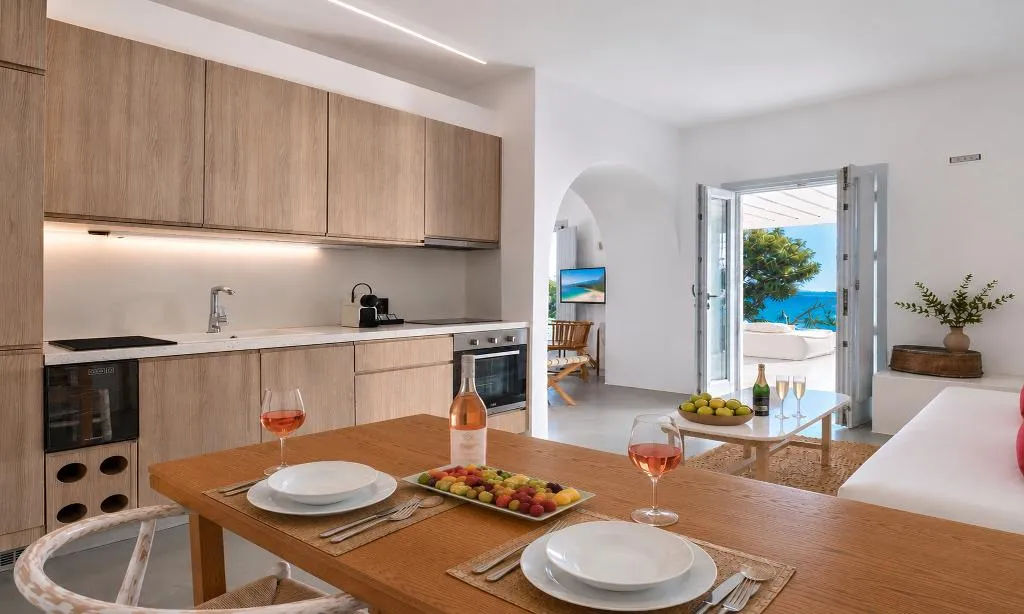 SUITE SUPERIOR WITH PRIVATE POOL Room, Santorini Heights, Santorini