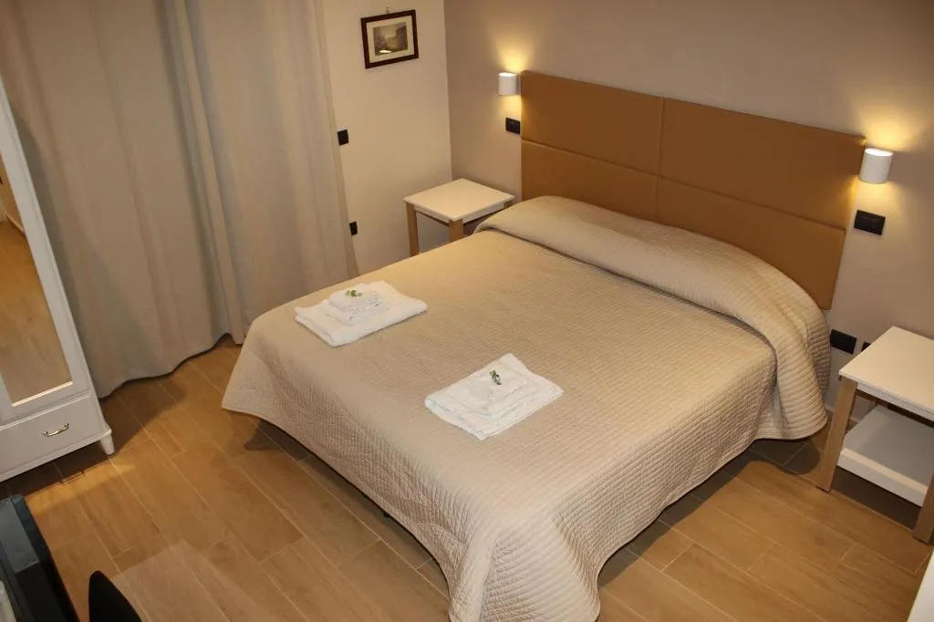 Room, B&B Giacomino, Naples
