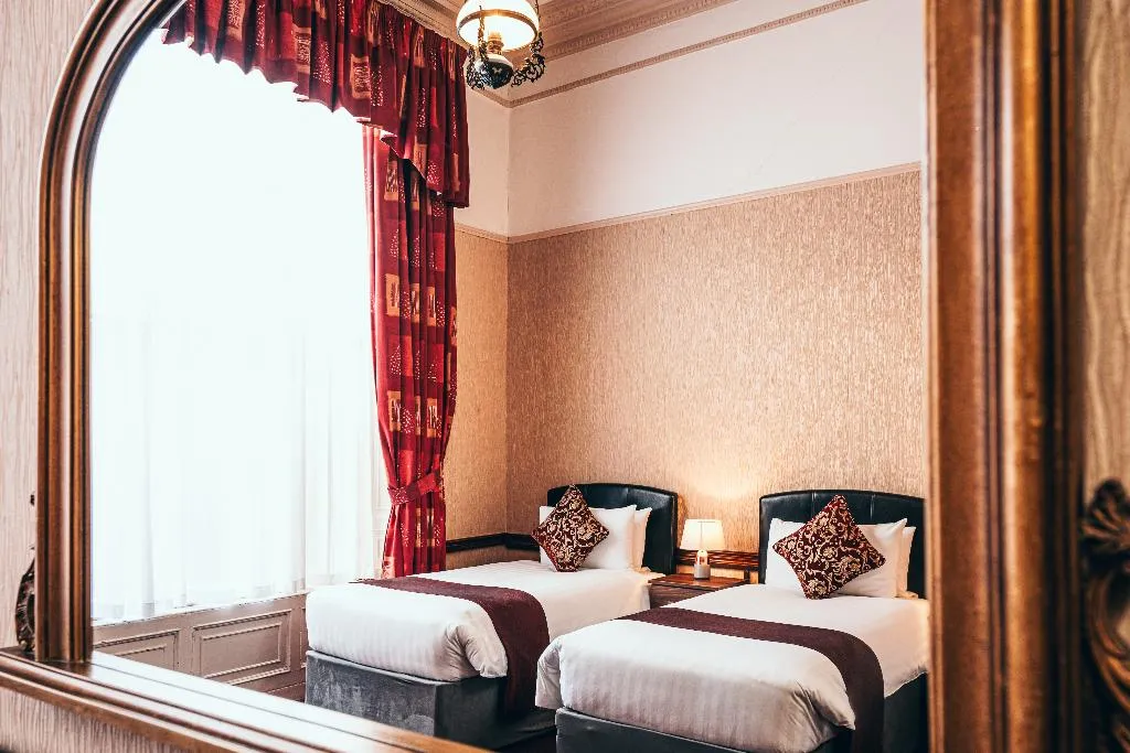 TWIN STANDARD Room, Russell Court, Dublin