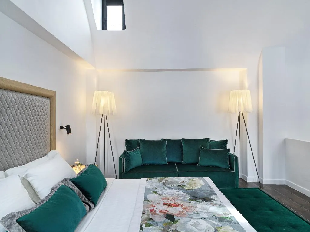 SUITE WITH PRIVATE POOL Room, Katikies Garden Santorini - The Leading Hotels, Santorini
