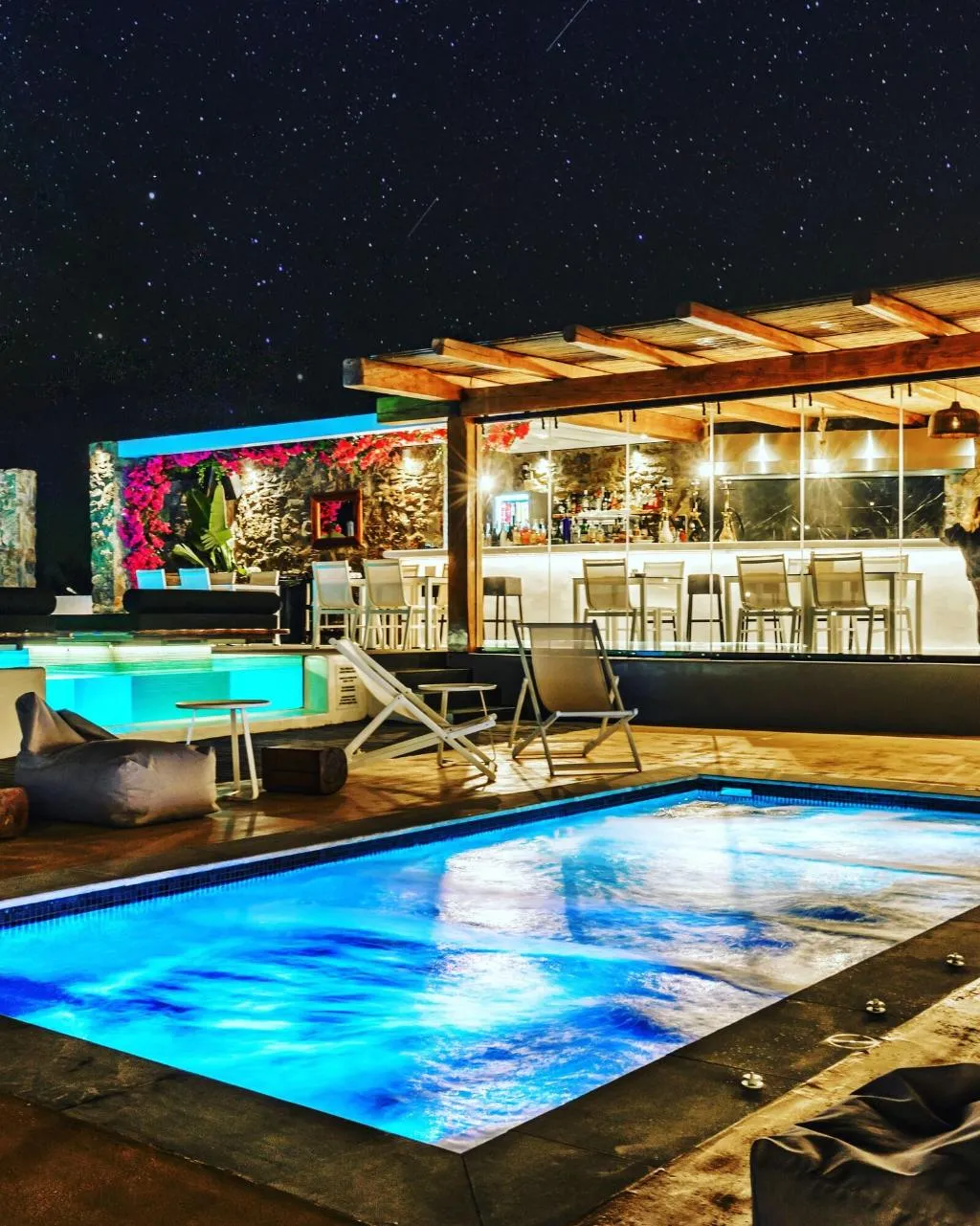 Sports and Entertainment, Bianco A Nero, Mykonos