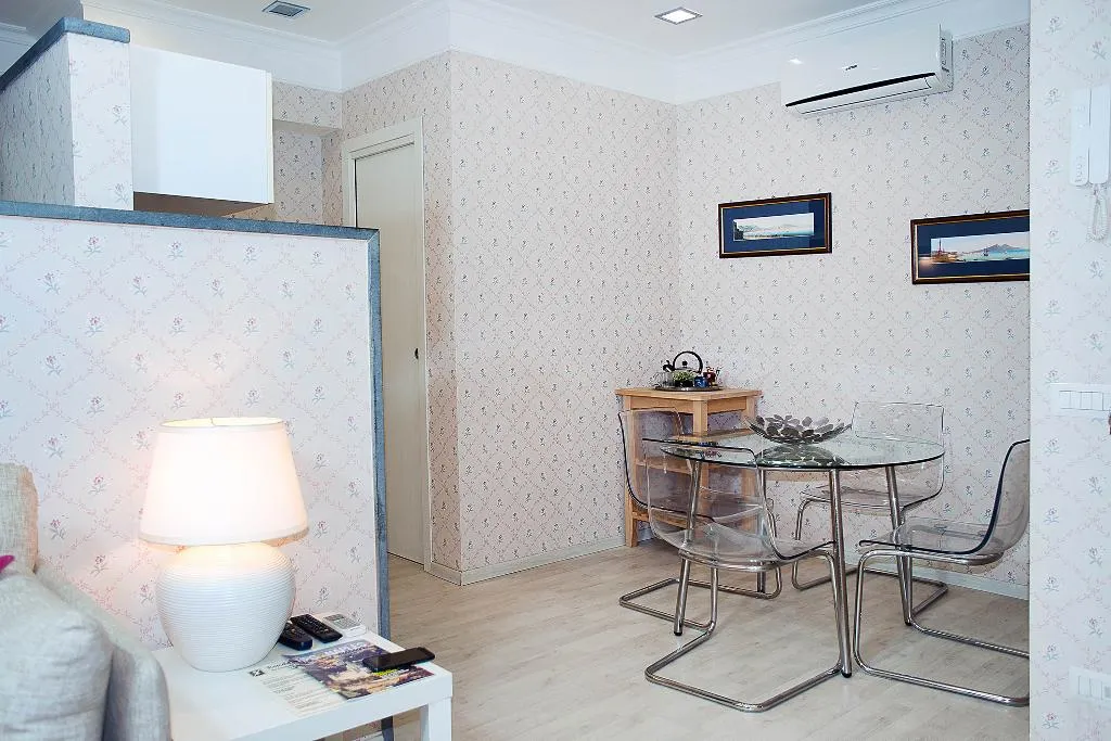APARTMENT CAPACITY 3 Room, Residenza Echia, Naples
