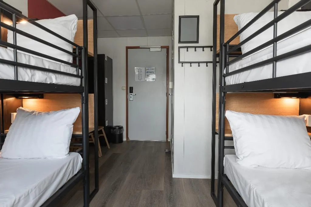 QUADRUPLE STANDARD Room, Botel, Amsterdam