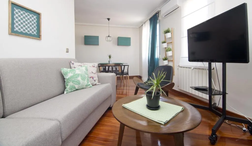 APARTMENT TWO BEDROOMS Room, Smartr La Latina, Madrid
