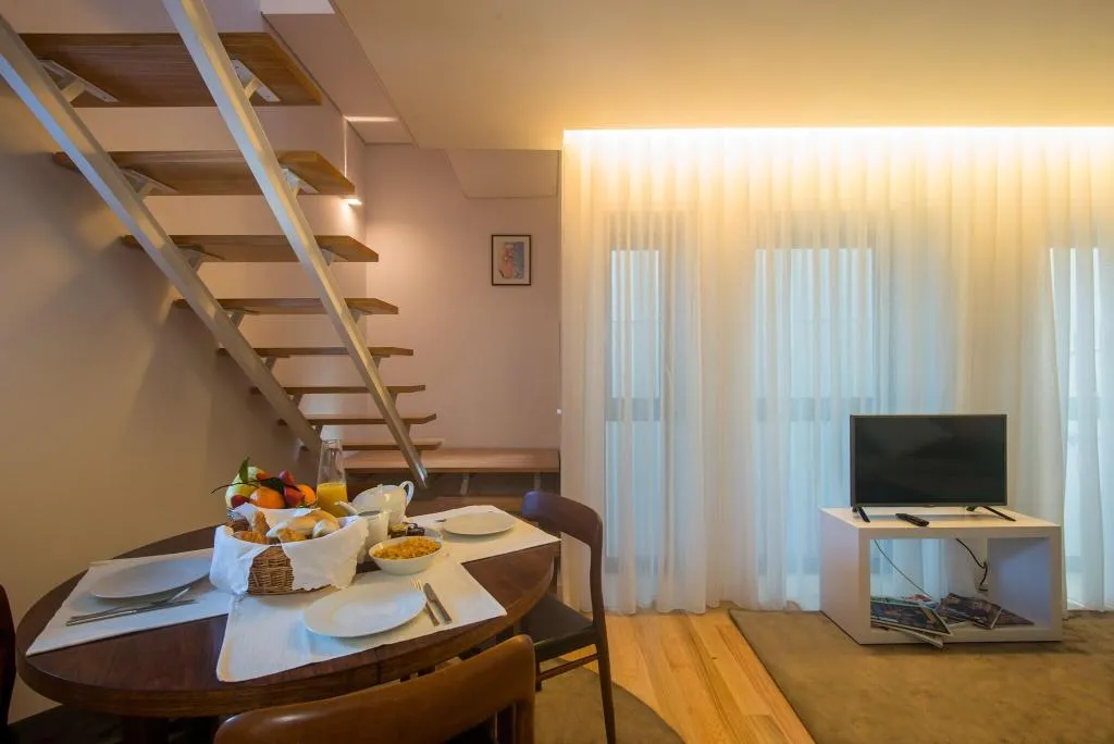 Room, Domum, Porto