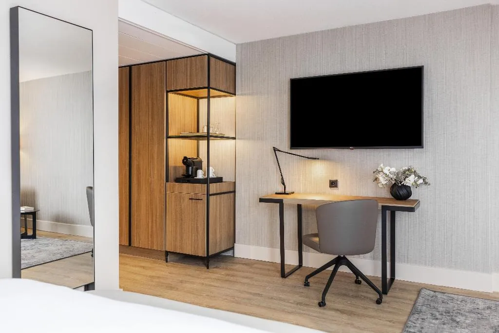 DOUBLE SUPERIOR Room, NH Amsterdam Leidseplein, Amsterdam