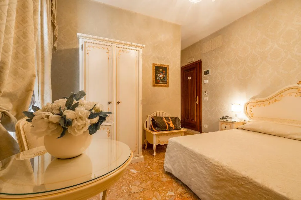 Double or Twin CLASSIC Room, Palazzo Guardi, Venice