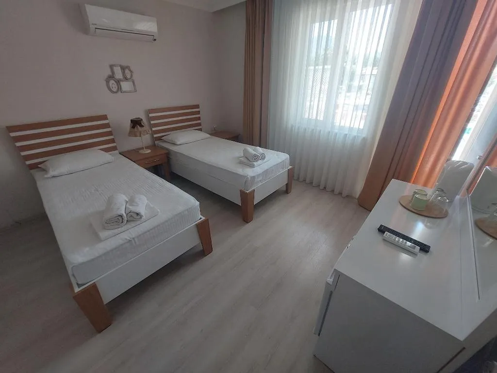 Room, Grandma's Garden, Dalaman