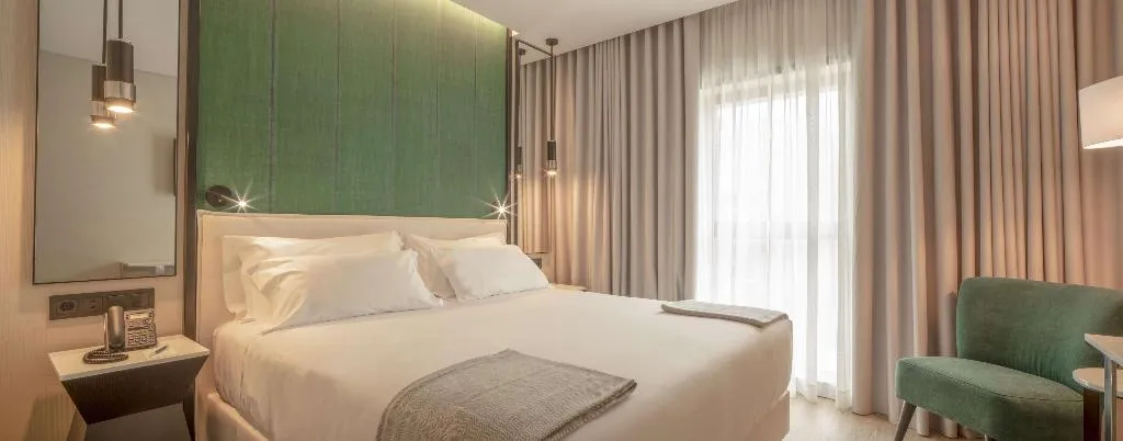 FAMILY ROOM CAPACITY 2 Room, NH Porto Jardim, Porto