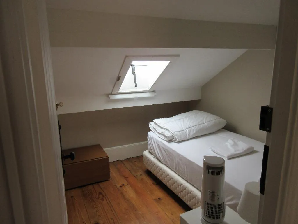 DOUBLE WITH SHARED BATHROOM Room, Oporto Music Hostel, Porto