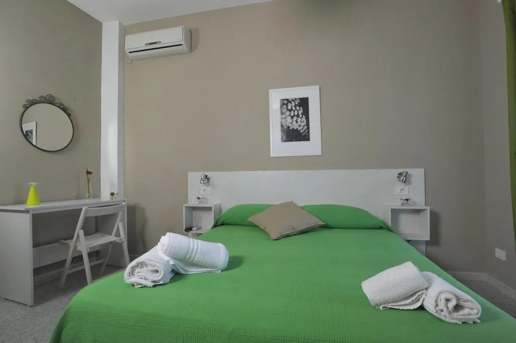 Room, B&B Sweet Home, Naples