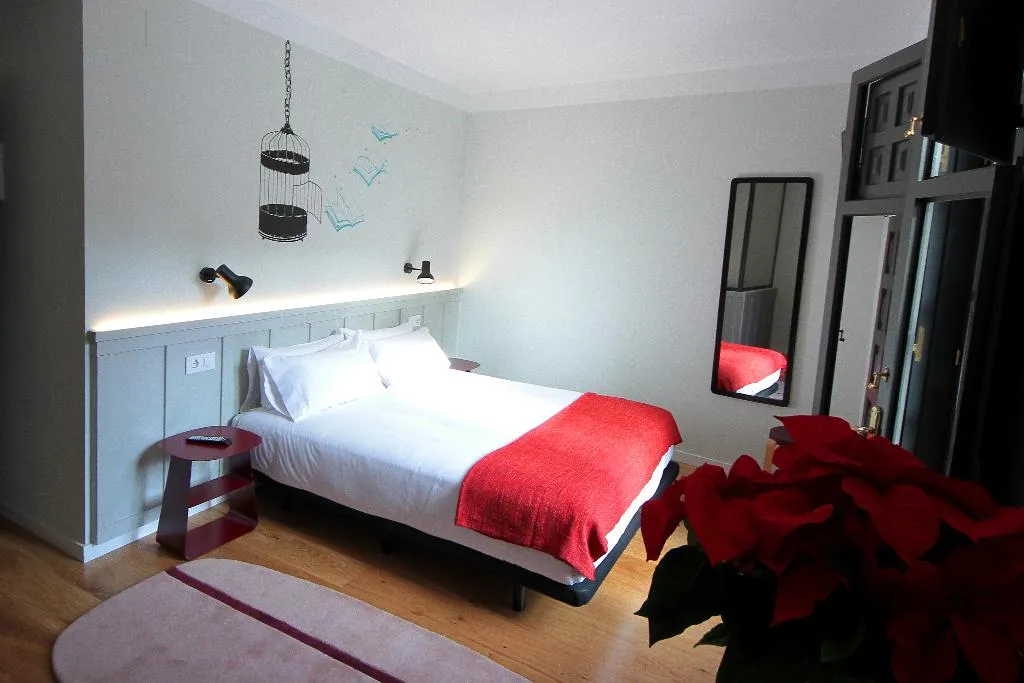 DOUBLE SUPERIOR Room, Complutum Hostel, Madrid