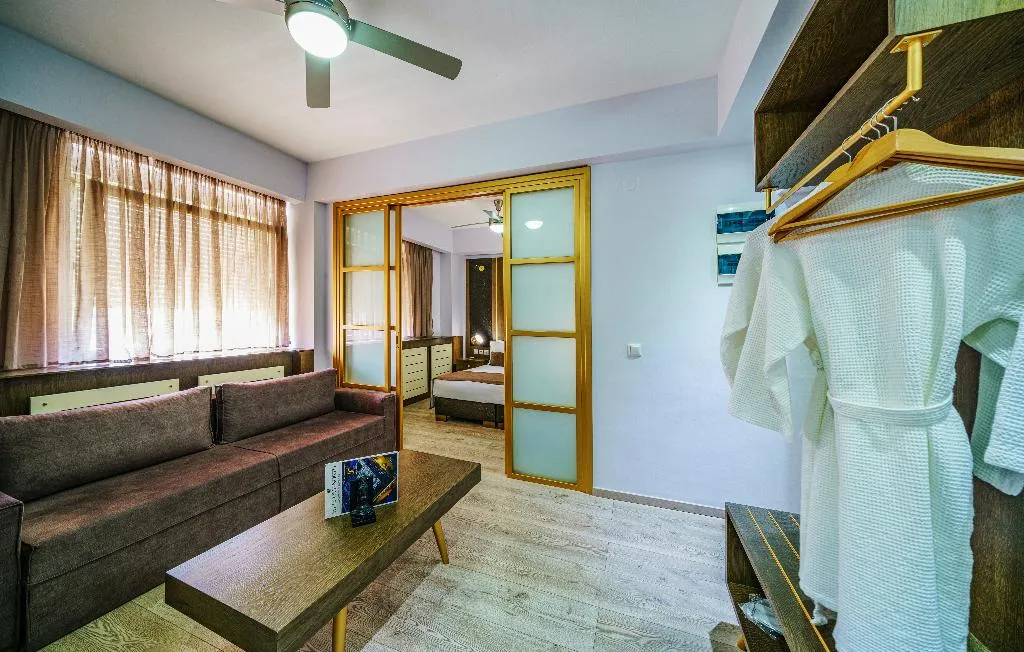 JUNIOR SUITE STANDARD Room, Capsis Hotel Thessaloniki, Halkidiki