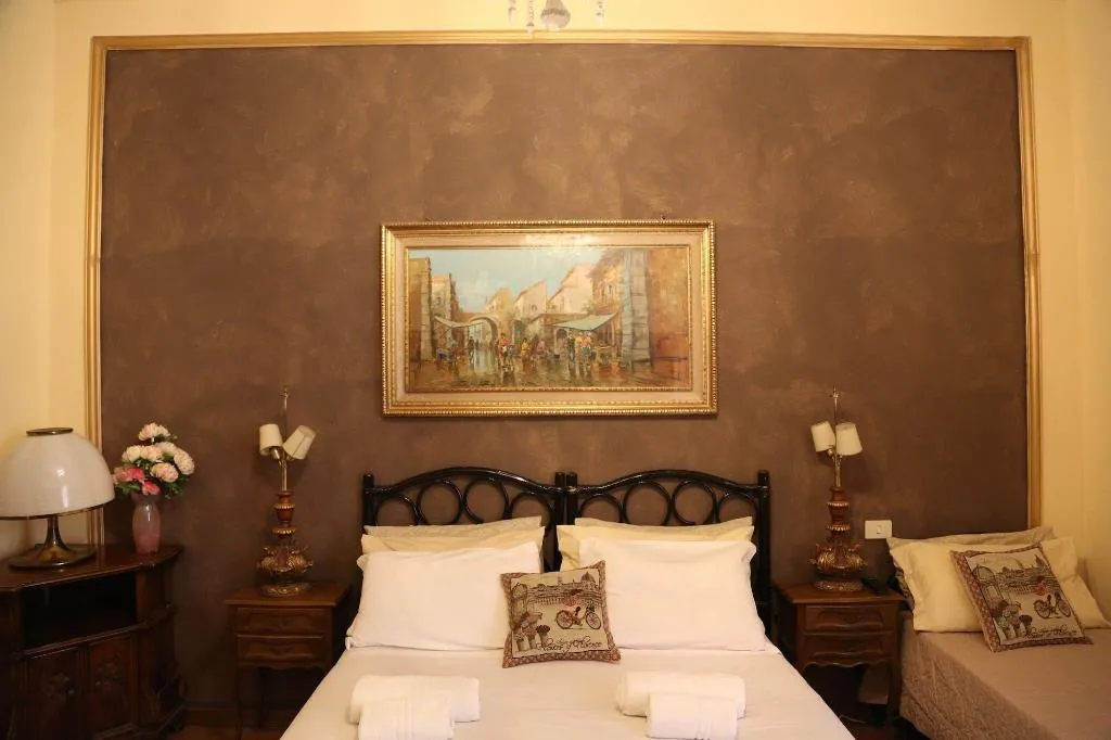 Room, Riverbanks, Florence