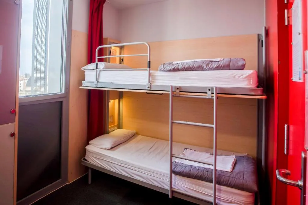 Bed in dormitory FEMALE ROOM Room, Barcelona Urbany Hostel, Barcelona