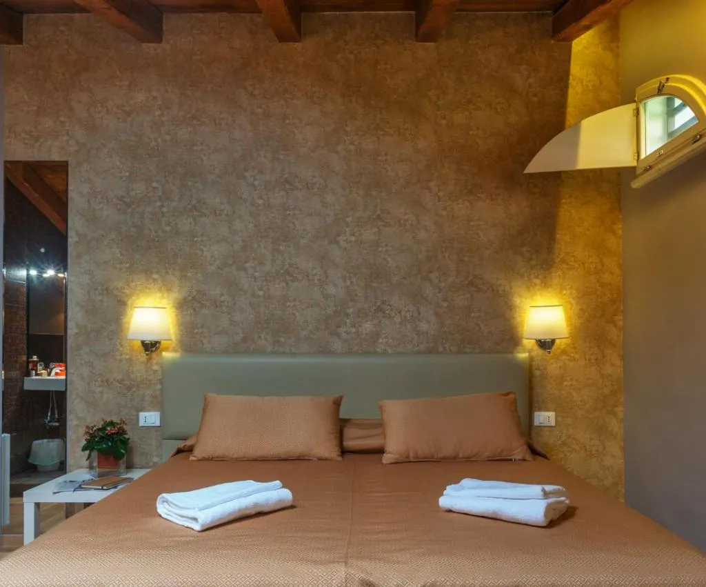 Room, Etruria Relais And Wine, Naples