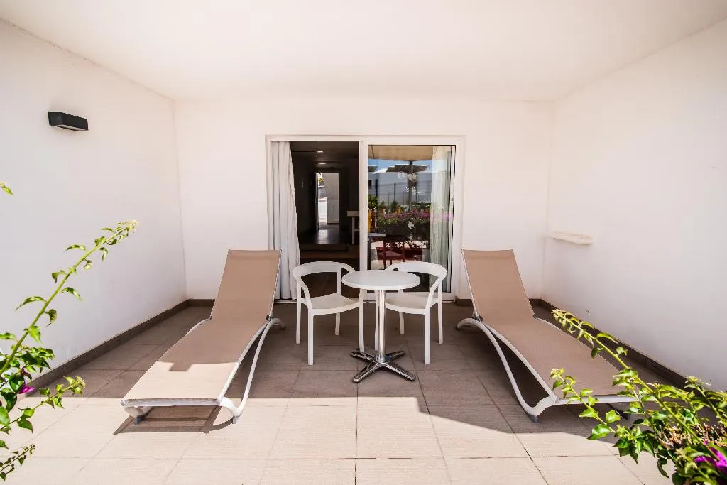 JUNIOR SUITE CAPACITY 4 Room, Aequora Lanzarote, Lanzarote