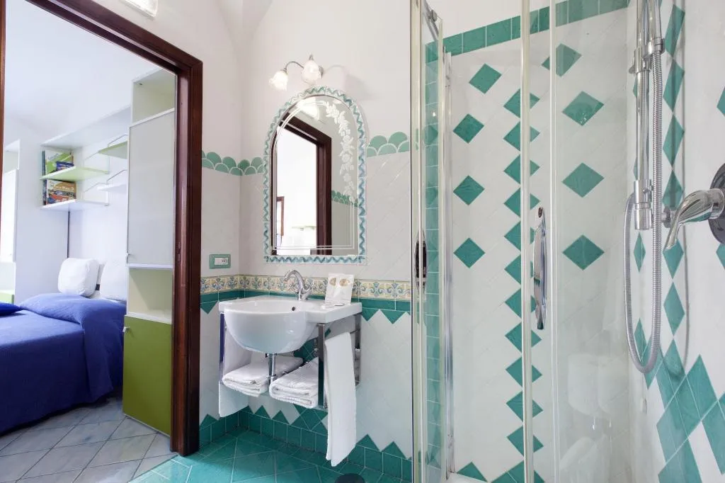 Room, La Sorgente Del Sole, Naples