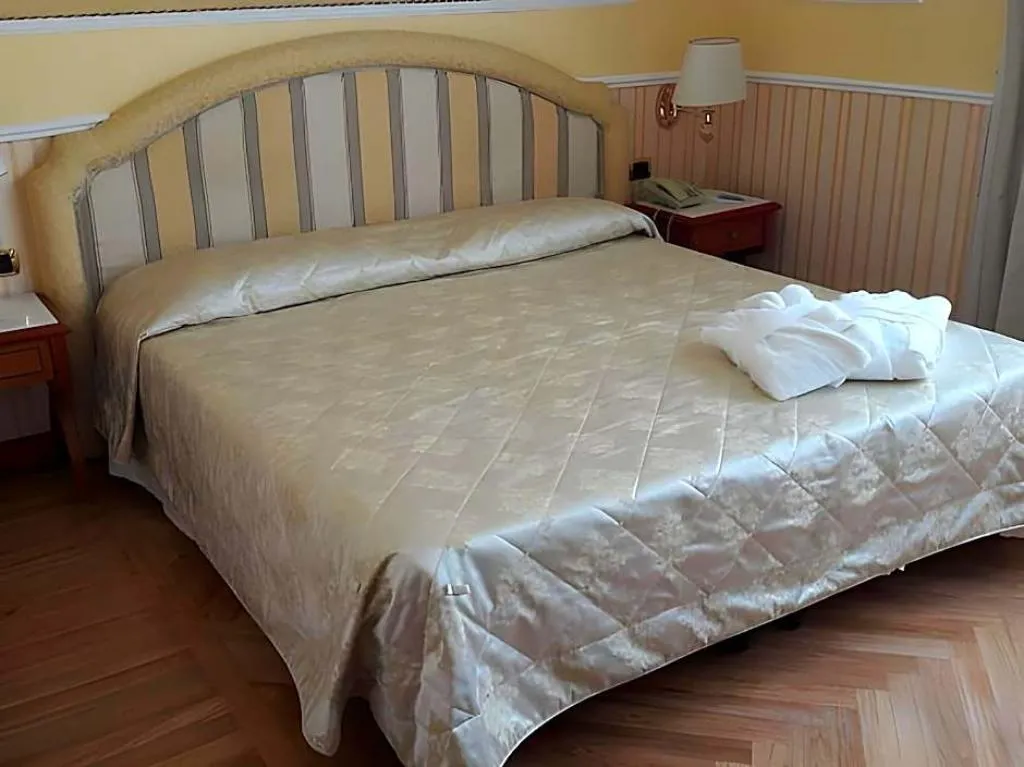 Double or Twin STANDARD Room, Andreola Central Hotel, Milan