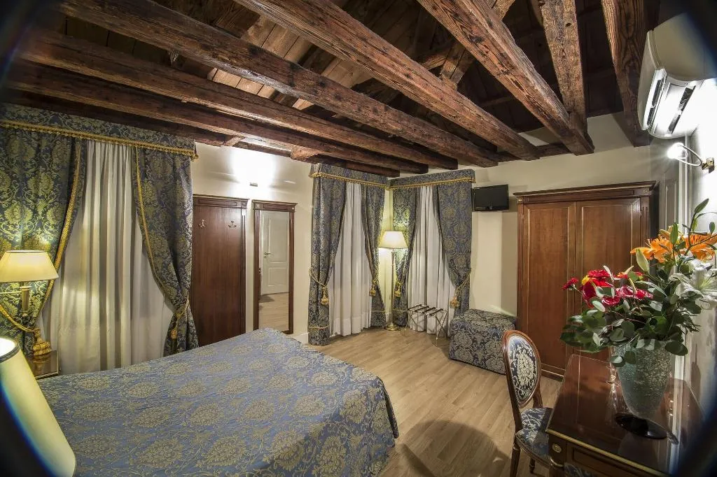 Room, B&B Le Marie, Venice