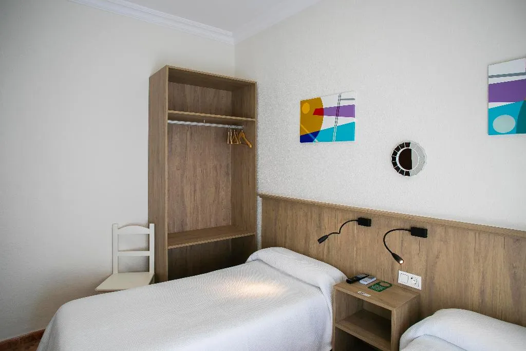 DOUBLE WITH DOUBLE BED Room, Pensión dulces sueños, Seville
