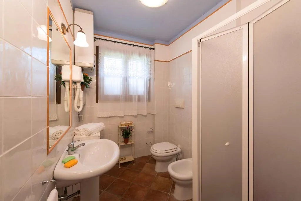 APARTMENT CAPACITY 6 ONE BEDROOM Room, Casa Lari, Florence