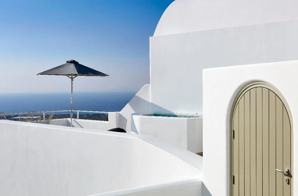 SUITE WITH JACUZZI Room, Aperanto Suites, Santorini
