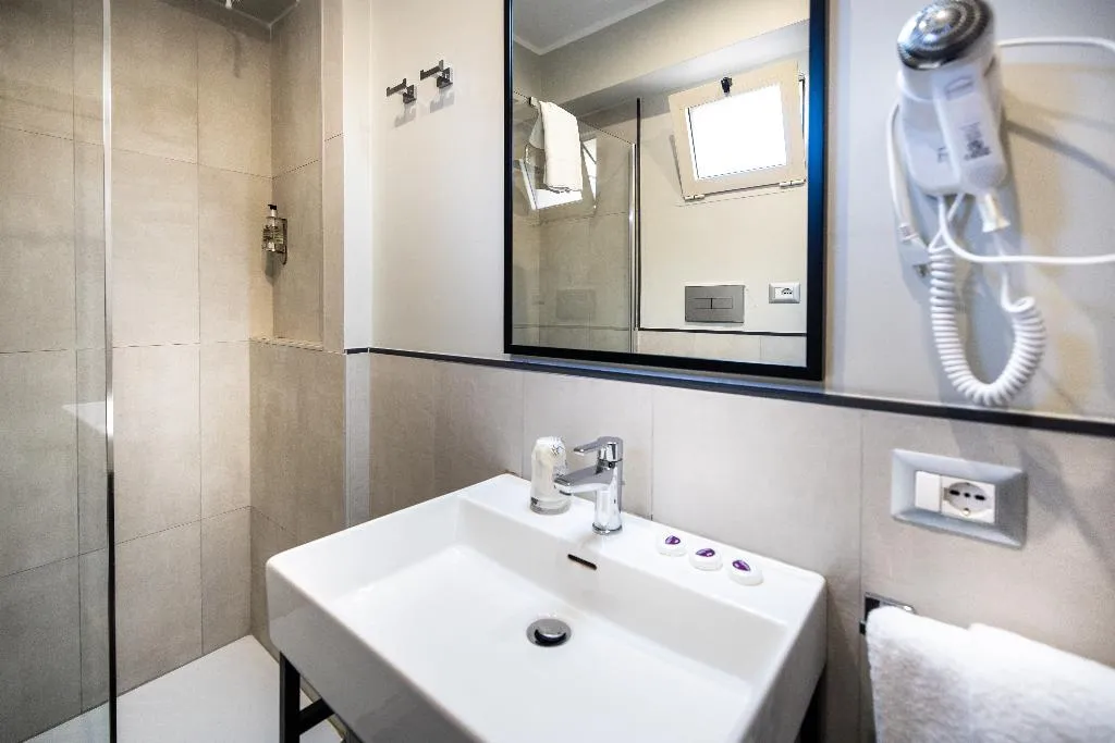 Double or Twin SUPERIOR Room, The Cross, Rome