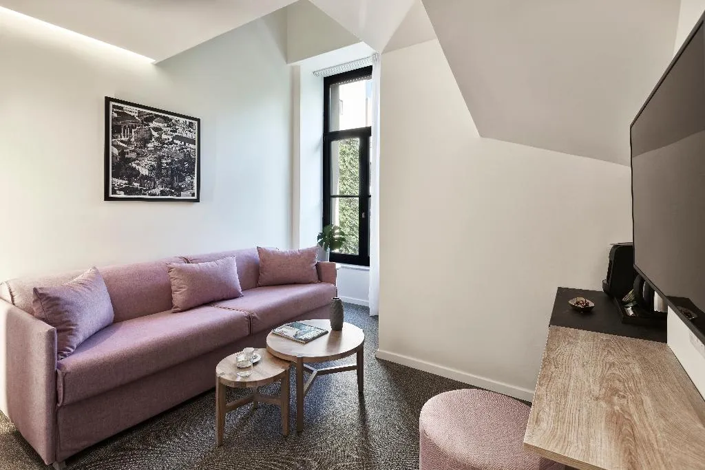 SUITE CAPACITY 4 Room, NLH Monastiraki, Athens