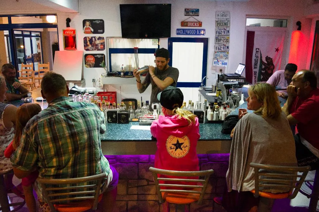 Bar, Bouradanis, Kos