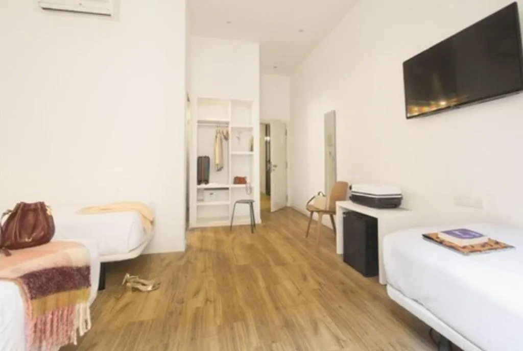 Room, Som Nit Born, Barcelona