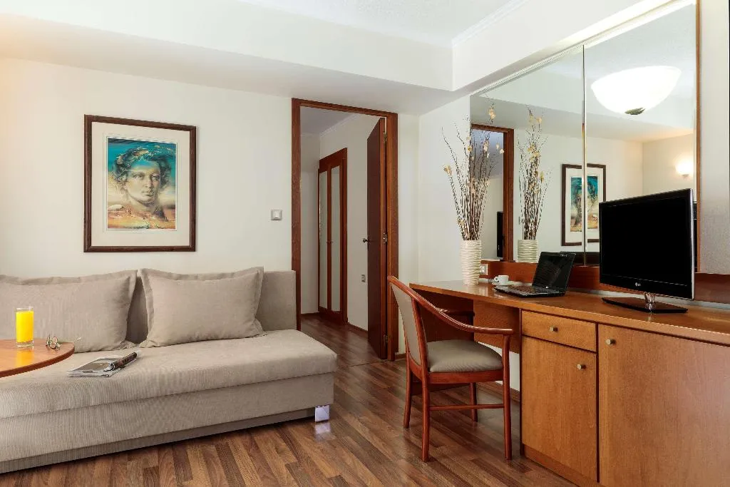 JUNIOR SUITE THREE BEDS Room, Best Western Plus Hotel Plaza, Rhodes