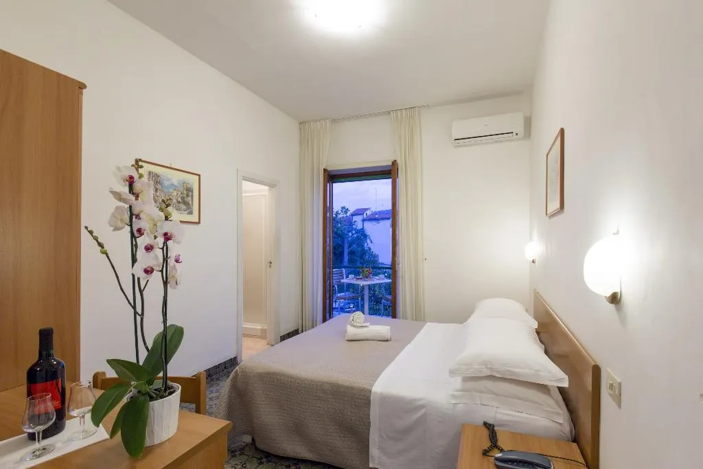 Double or Twin STANDARD Room, Hotel Angelina, Naples