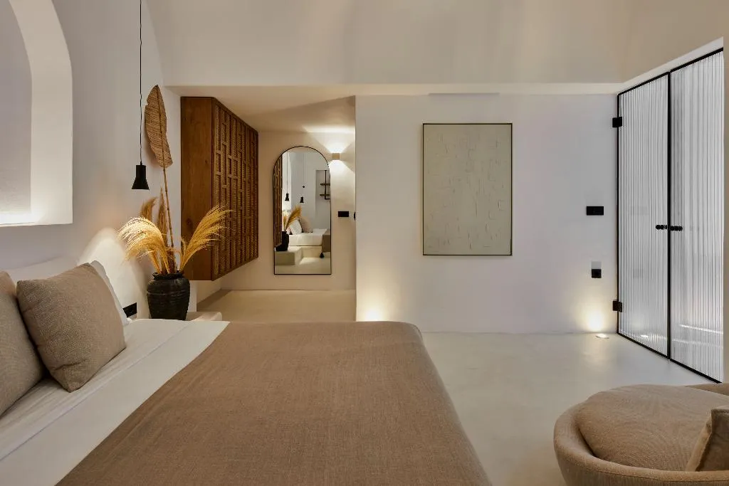 SUITE SUPERIOR WITH PRIVATE POOL Room, You And Me Suites, Santorini