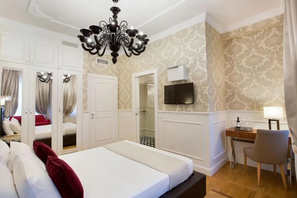 Room, Luxury Duomo Rooms, Milan