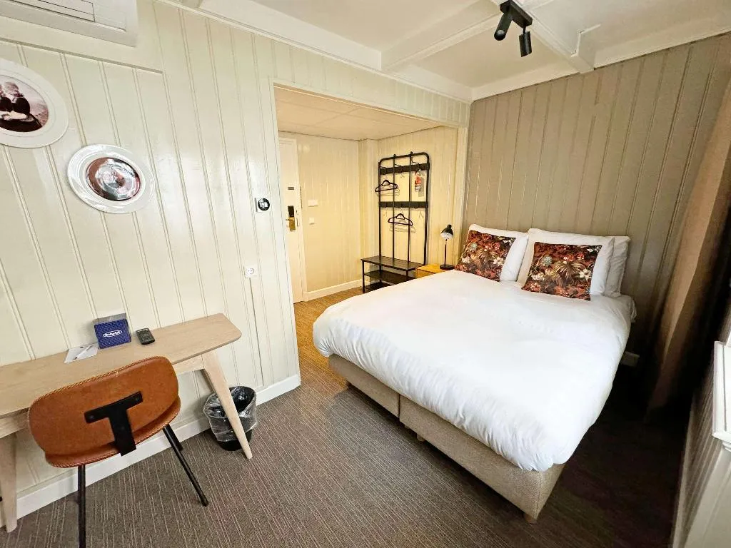 DOUBLE QUEEN SIZE BED Room, Hotel Spaander BW Signature Collection, Amsterdam
