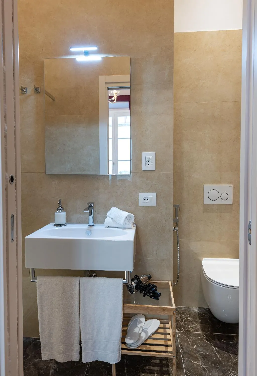 APARTMENT CAPACITY 6 Room, Kairos by Florence Art Apartments, Florence
