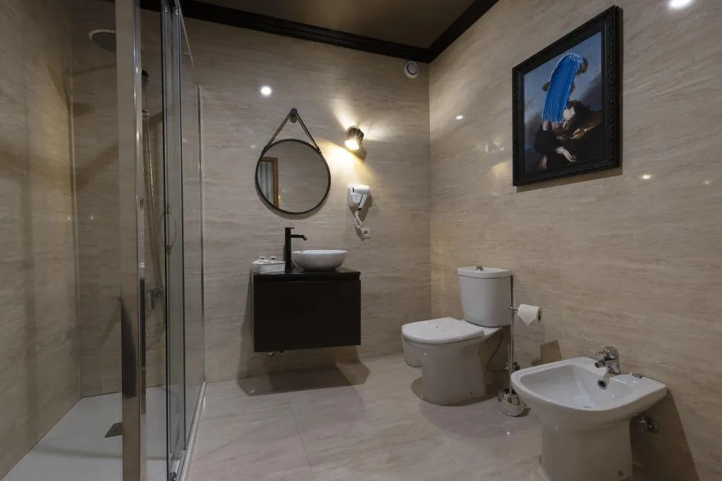 TRIPLE TWO BEDS Room, America, Porto