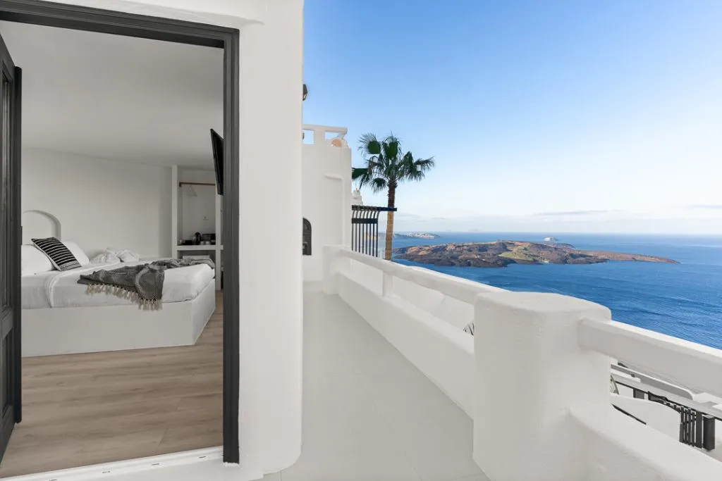 STUDIO WITH JACUZZI Room, Mill Houses New Elegant Suites by Mr and Mrs White, Santorini