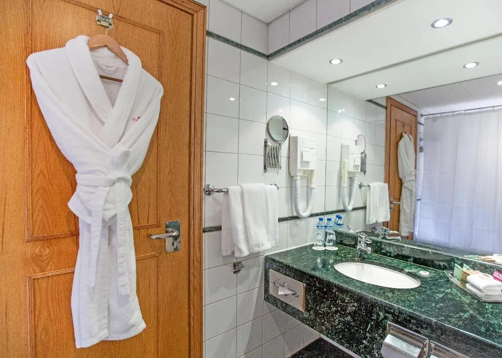 Room, Millennium Plaza Downtown Suites exCrowne Plaza Ap, Dubai