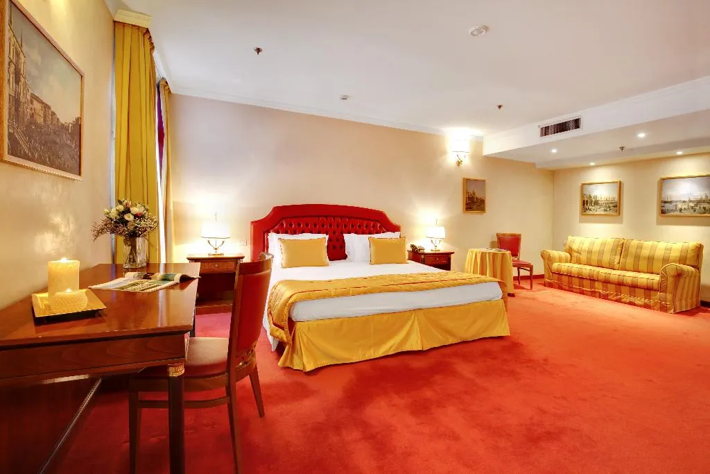 Room, Dona Palace, Venice